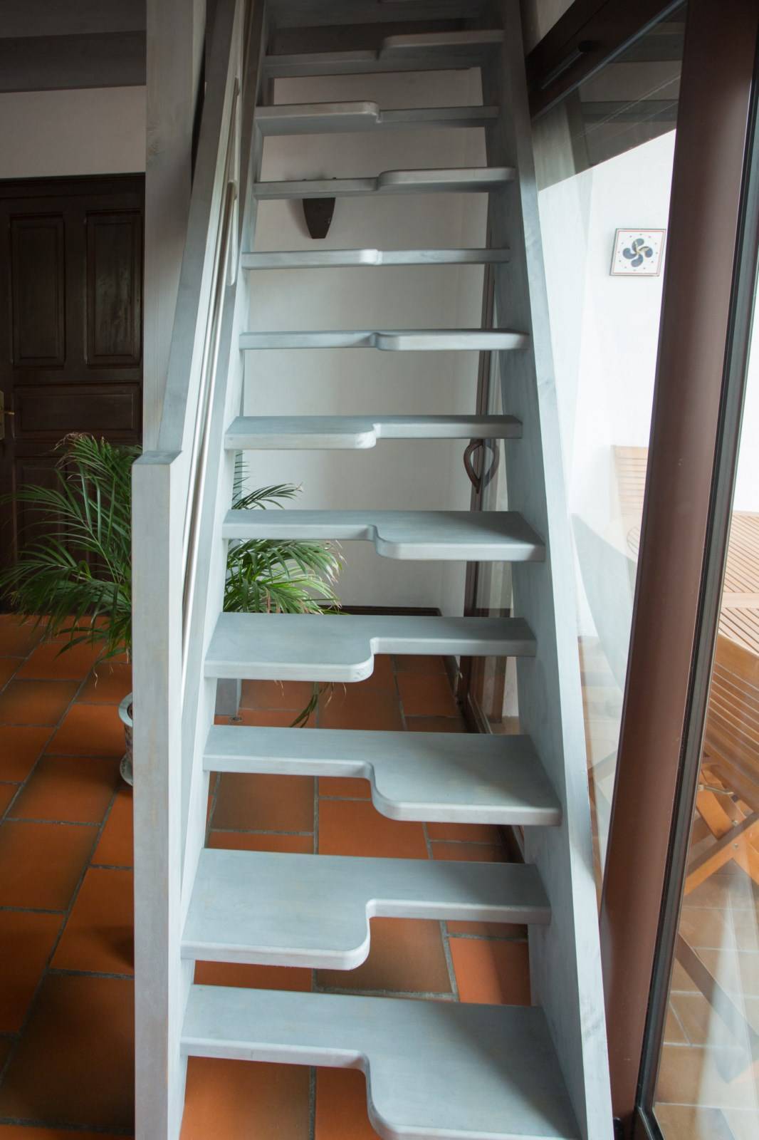 Escalier avec marches décalées