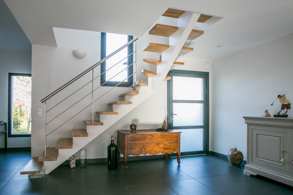 Escalier contemporain design et épuré bois et métal ANGLET